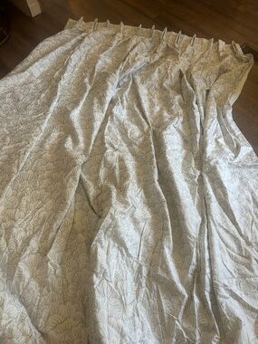 2 Light Gray Floral Pattern Curtain Panels